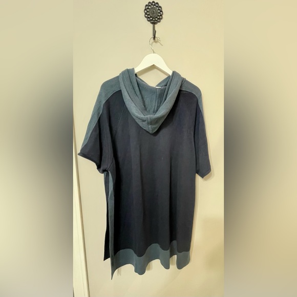 Lululemon Opened Up Poncho Iron Blue/True Navy - Size M/L - Excellent Condition - Picture 8 of 9